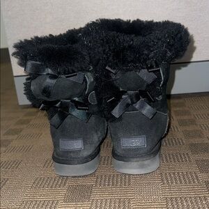 EUC Ugg Black Bailey Bow Sz. 9